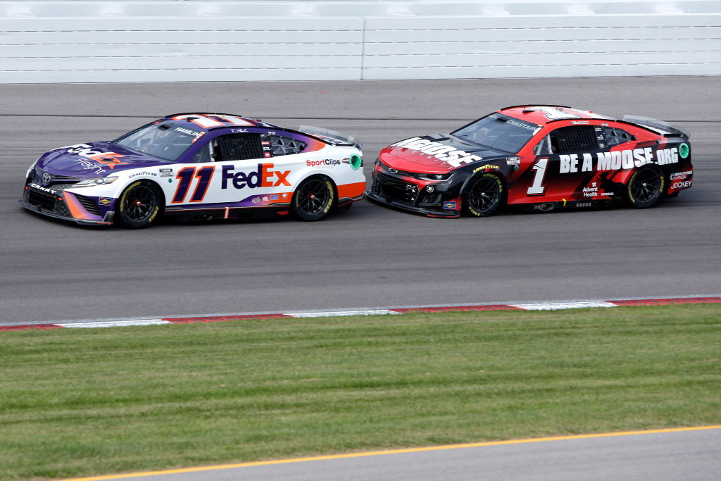NASCAR Cup Series: Joey Logano Kalahkan Kyle Busch di Gateway